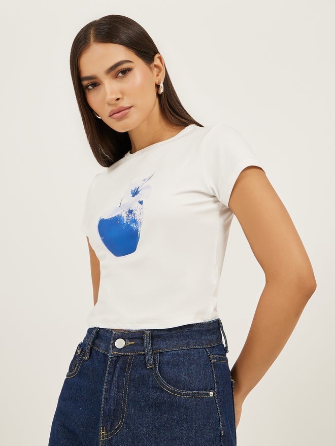 ستايلي تيشيرت ضيق بأكمام قصيرة وطبعة جرافيك - Image 1